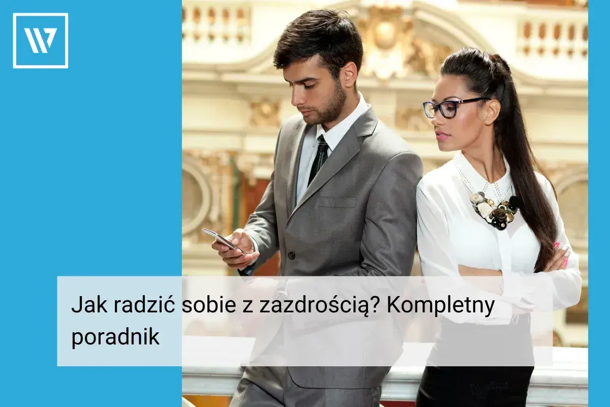 Para, która uczy się, jak reagować na wzbudzanie zazdrości. Mężczyzna patrzy na telefon, kobieta z założonymi rękami.